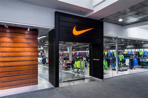 rood nike|Nike Factory Stores.